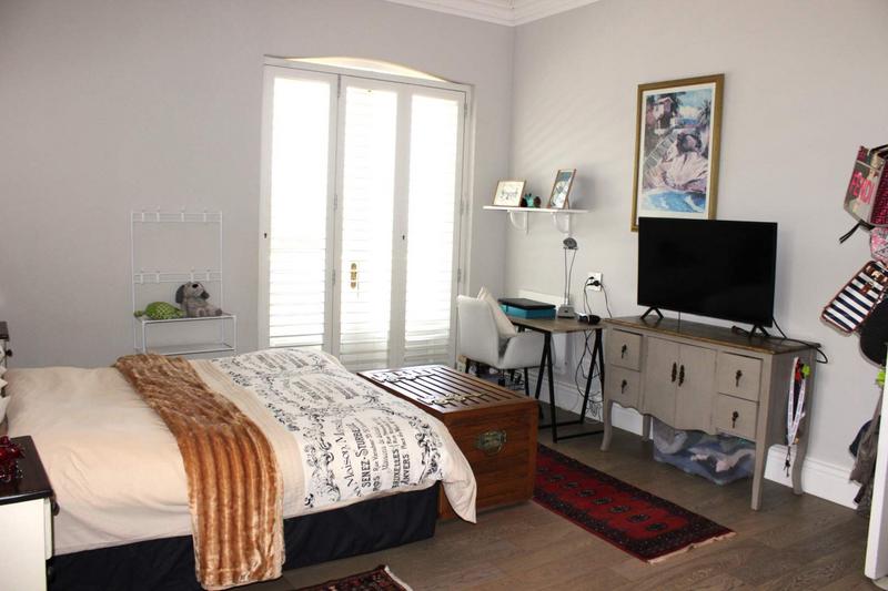5 Bedroom Property for Sale in Sir Lowrys Pass Village Western Cape
